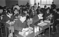 20：中学校で学校給食始まる（昭和47年）